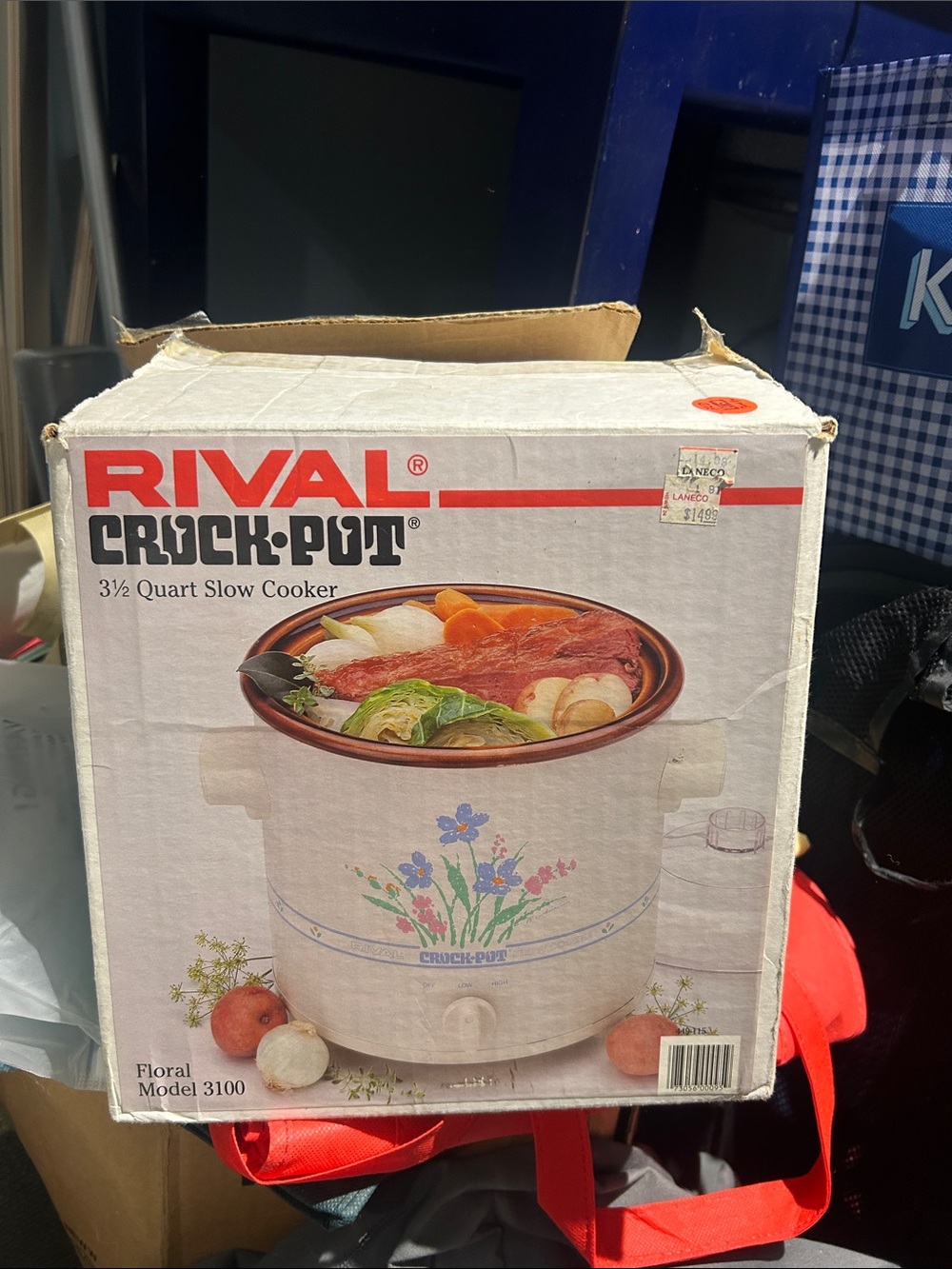 Rival Crock-Pot 3½ Quart Slow Cooker in White with Floral Pattern